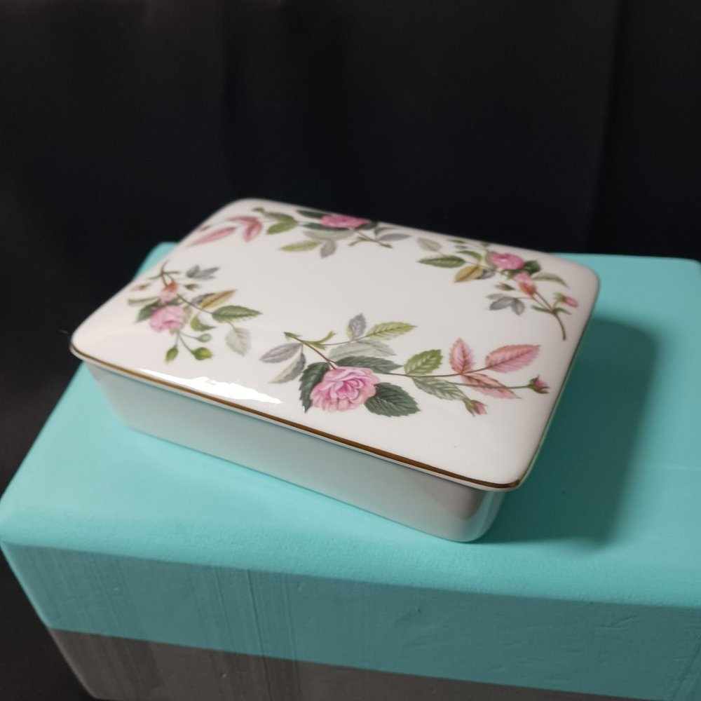 Wedgwood Rose Patterned Pattern Bone China Covered Trinket Dish Made In England - Picture 3 of 8